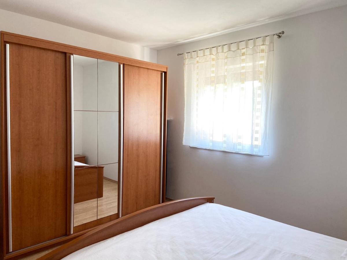 Apartments Pijaza Banjol Exterior photo